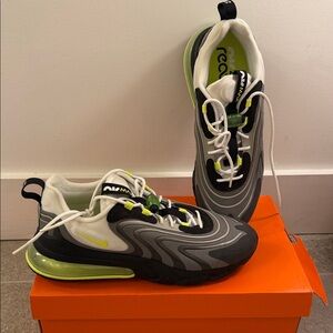 Nike Mens Air max 270 react Black and Lime Sneakers. Size 12.5